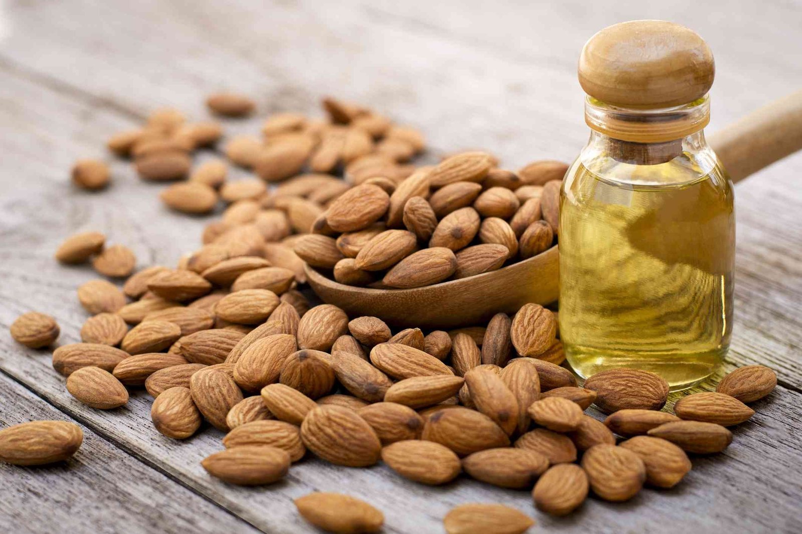 Almond Oil for Moisturizing Skin: A Natural Solution to Dryness